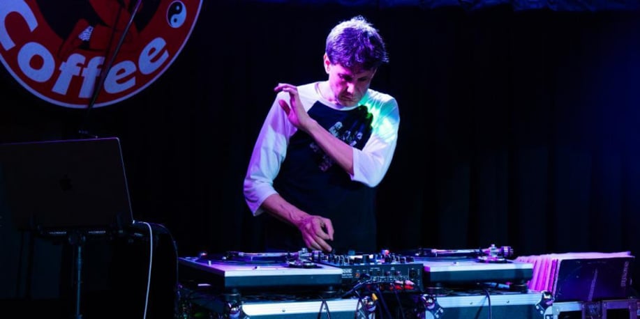 Gallery photo 4 of Blue Moon Beats