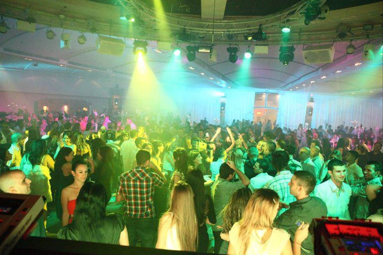 Gallery photo 8 of DJ Groove (il)