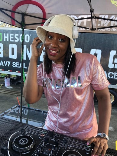 Gallery photo 5 of DJ Groovin Nikki who Sings and Dances