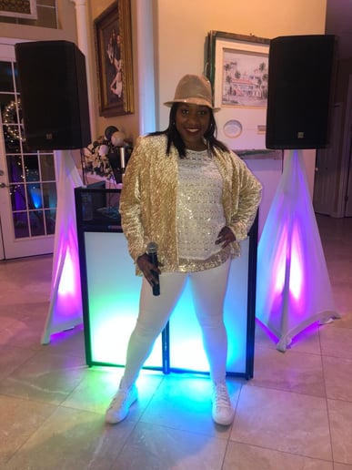 Gallery photo 10 of DJ Groovin Nikki who Sings and Dances