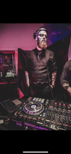 Gallery photo 3 of Dj Hammer