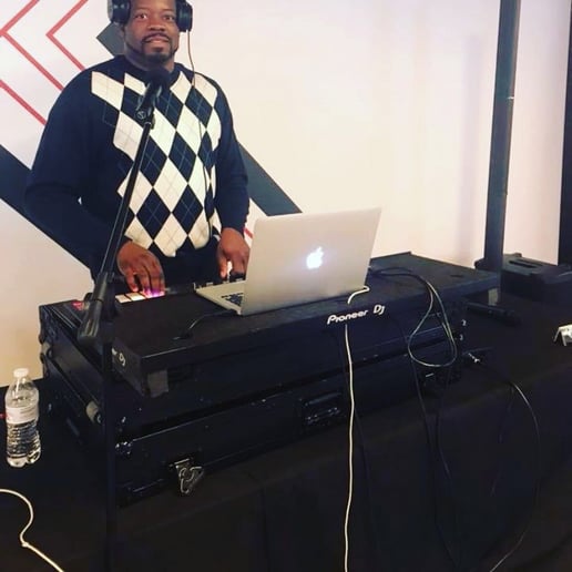 Gallery photo 5 of DJ Hollywood
