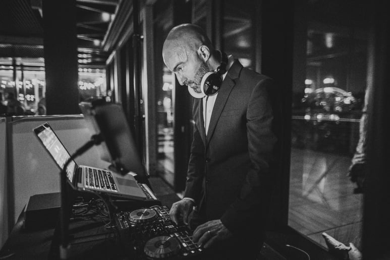 Gallery photo 5 of DJ Hooded Wolf
