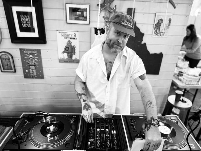 Gallery photo 1 of DJ Hotline