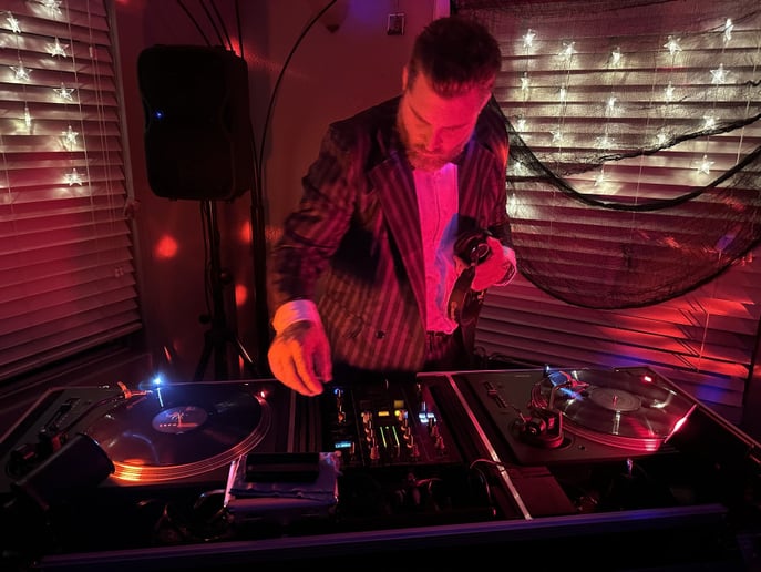 Gallery photo 2 of DJ Hotline
