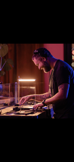 Gallery photo 3 of DJ Hotline