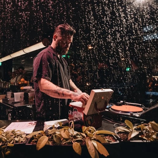 Gallery photo 4 of DJ Hotline