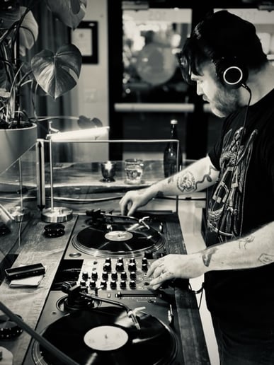 Gallery photo 5 of DJ Hotline