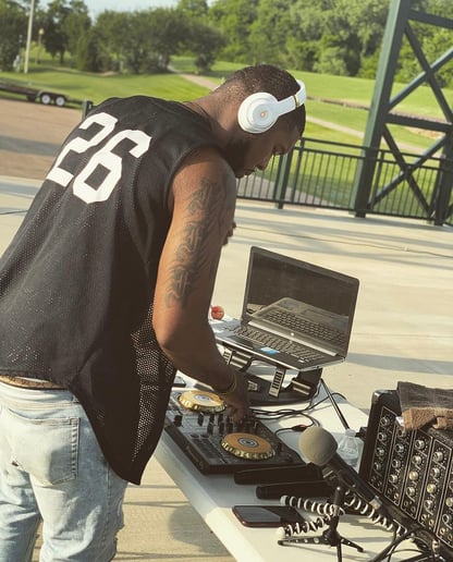 Gallery photo 4 of DJ Hud Tha Huncho