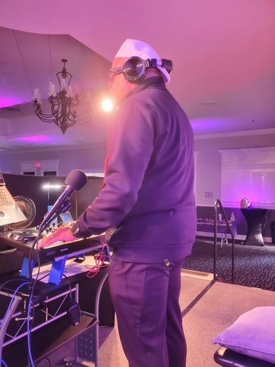 Gallery photo 1 of DJ I Reminisce