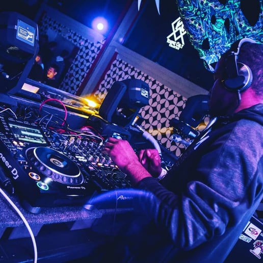 Gallery photo 1 of DJ InDeafinite
