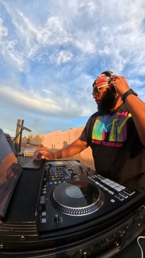 Gallery photo 1 of DJ Inev