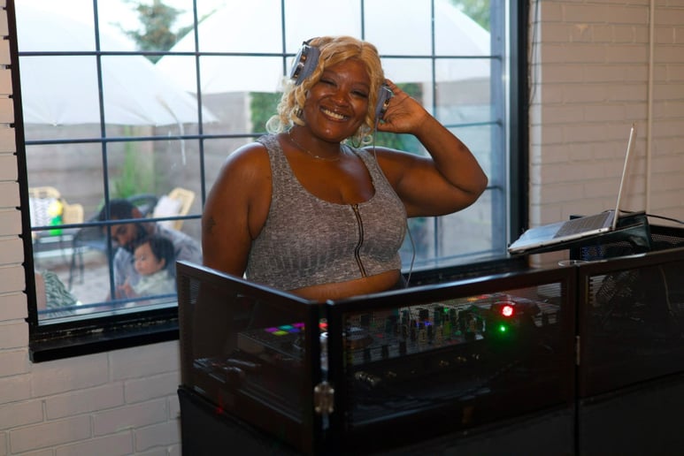Gallery photo 10 of DJ Issa Vybz Aka Storm