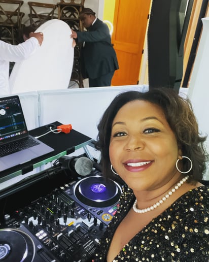 Gallery photo 3 of DJ Jalesa D
