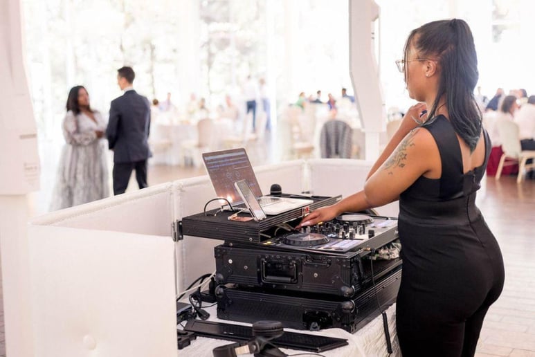 Gallery photo 2 of DJ Jazmin of The London Elixir Company