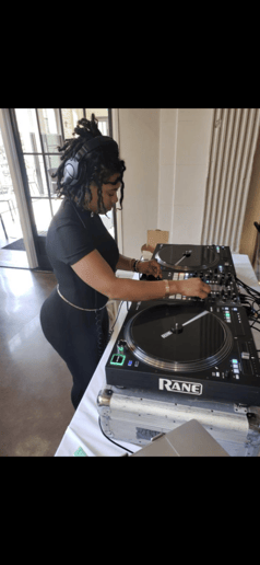 Gallery photo 1 of DJ Jeminni