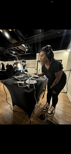 Gallery photo 4 of DJ Jeminni