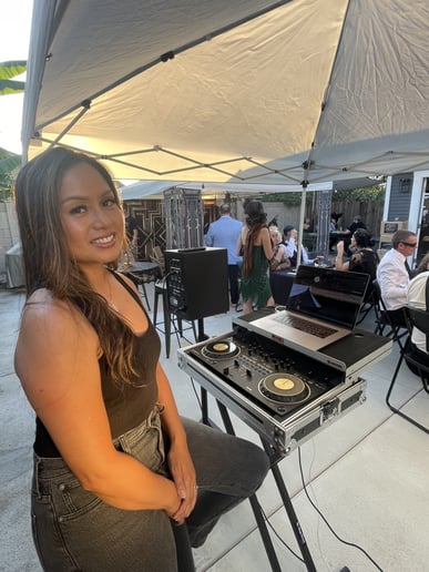 Gallery photo 1 of DJ JenX