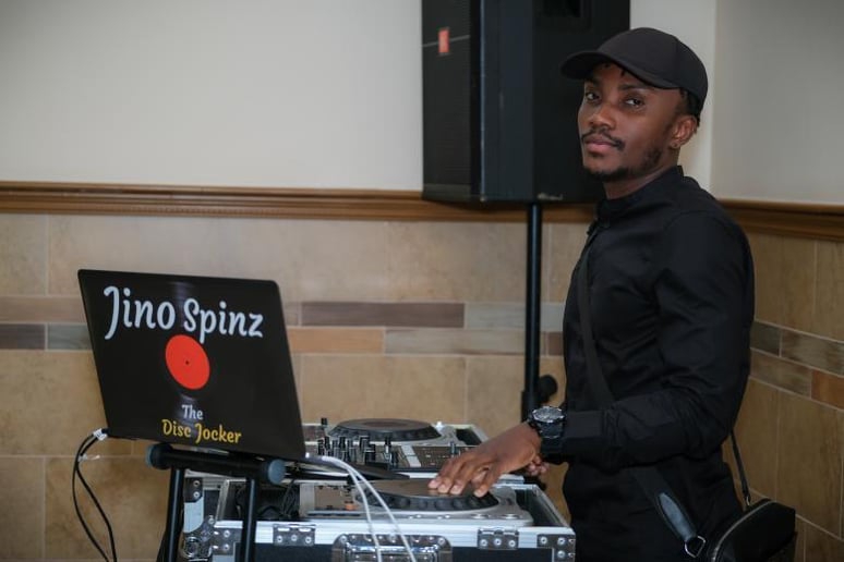 Gallery photo 1 of Dj Jino Spinz