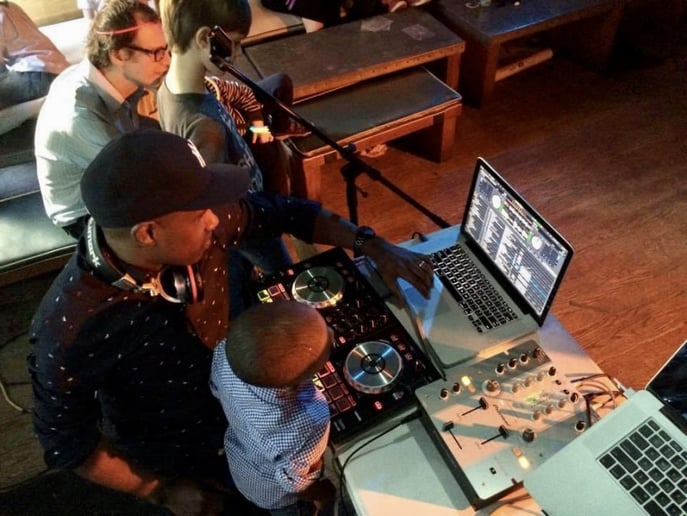 Gallery photo 3 of Dj Johnny Encore