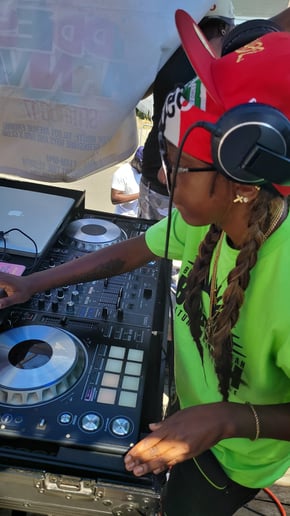 Gallery photo 2 of DJ Jojo VYBZ