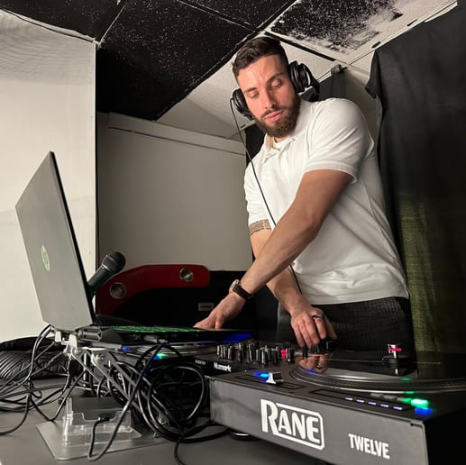 Gallery photo 8 of DJ Juliano