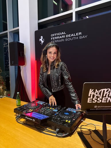 Gallery photo 1 of Katrina Essence