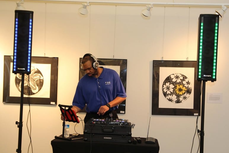 Gallery photo 4 of DJ Kall me King