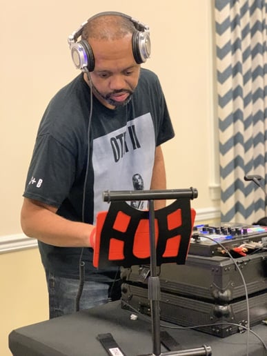 Gallery photo 6 of DJ Kall me King