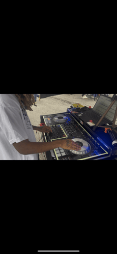 Gallery photo 4 of DJ Keon