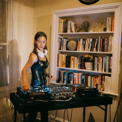 Gallery photo 2 of DJ Kinue