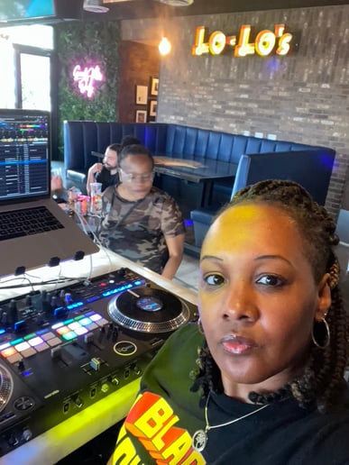 Gallery photo 2 of DJ Kiombe