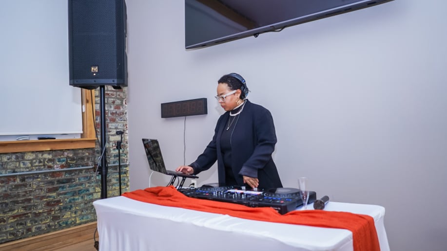 Gallery photo 2 of DJ Lexcstasy