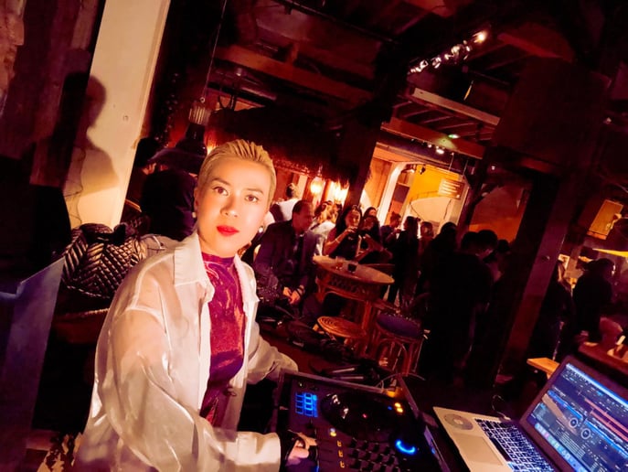 Gallery photo 10 of DJ Libby N'
