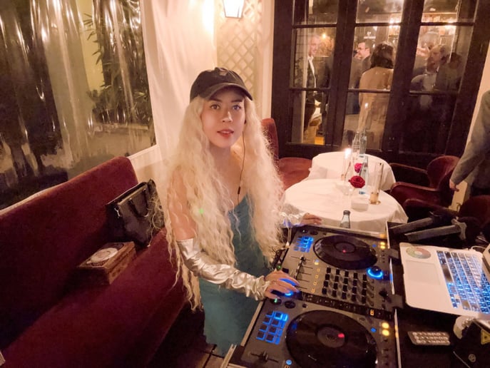 Gallery photo 7 of DJ Libby N'