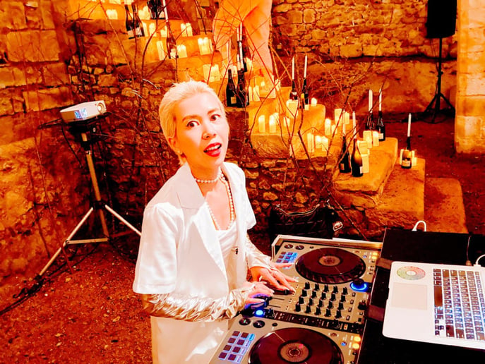 Gallery photo 4 of DJ Libby N'