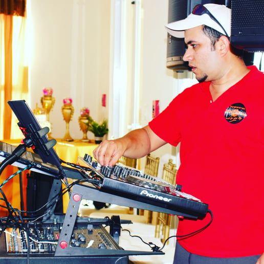 Gallery photo 4 of DJ Robert Music