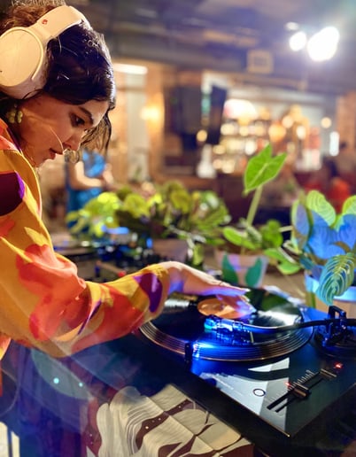 Gallery photo 2 of Dj Lis Bomb