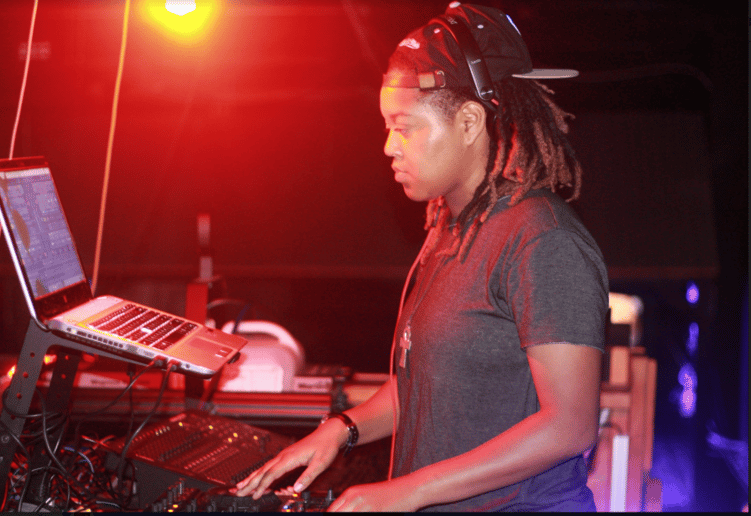 Gallery photo 2 of DJ Lodi Dodi