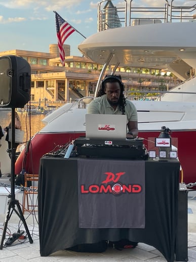 Gallery photo 8 of Dj Lomond