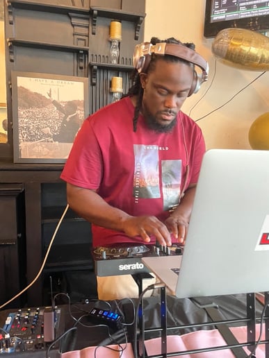 Gallery photo 9 of Dj Lomond