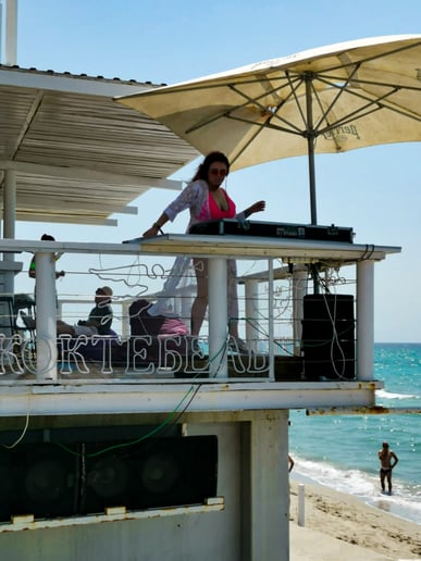 Gallery photo 6 of DJ Vee Shax