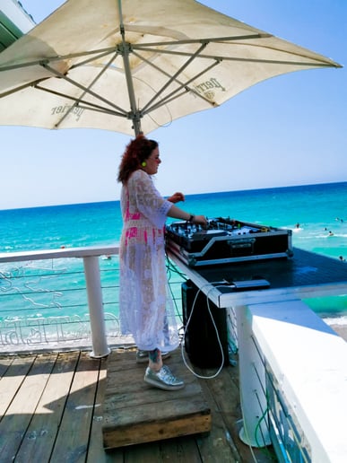 Gallery photo 7 of DJ Vee Shax
