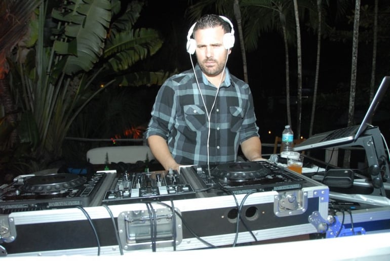 Gallery photo 1 of DJ Luis Beyra