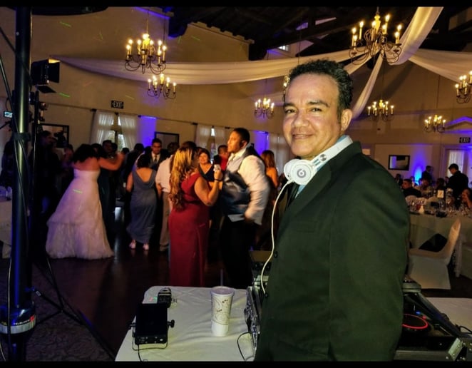 Gallery photo 4 of DJ Luis Cruz