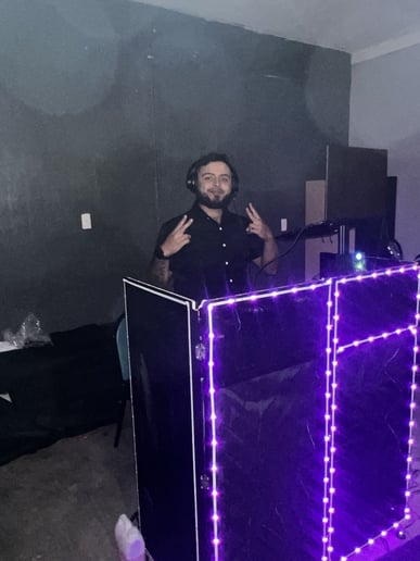 Gallery photo 3 of DJ Luisito