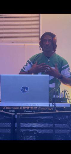 Gallery photo 1 of DJ Lyve n Direct