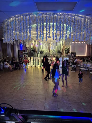 Gallery photo 1 of DJ Maddi