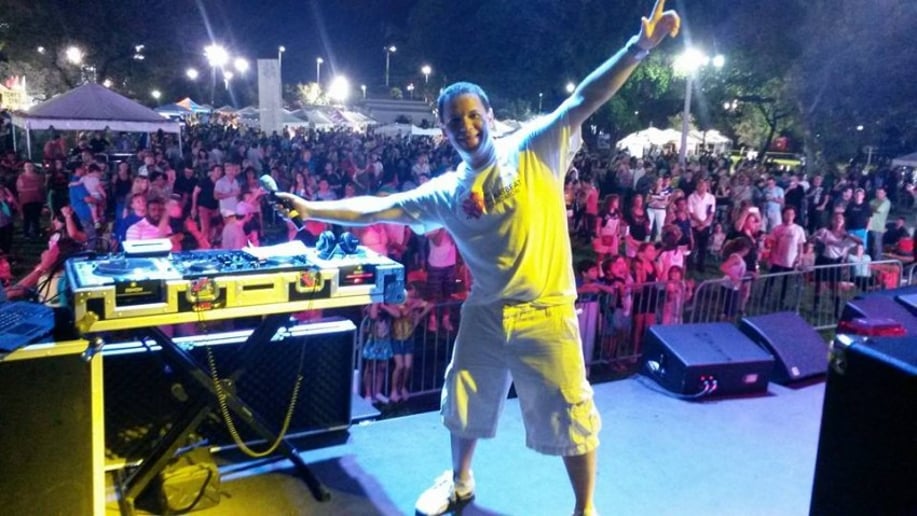 Gallery photo 2 of DJ Magno