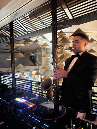 Gallery photo 1 of DJ Mage